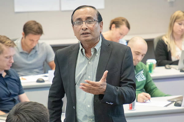 UT Dallas marketing Professor Abhijit Biswas leading an MBA class research focused MBA