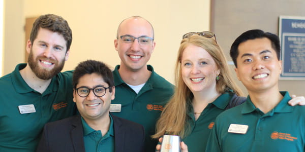 UT Dallas MBA students ready to talk with new and prospective students
